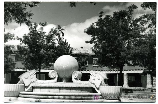 Postales: BELCHITE - PLZA. SAN AGUSTIN Y FUENTE 1963 (ED. CIES) ESCRITA POR DETRAS