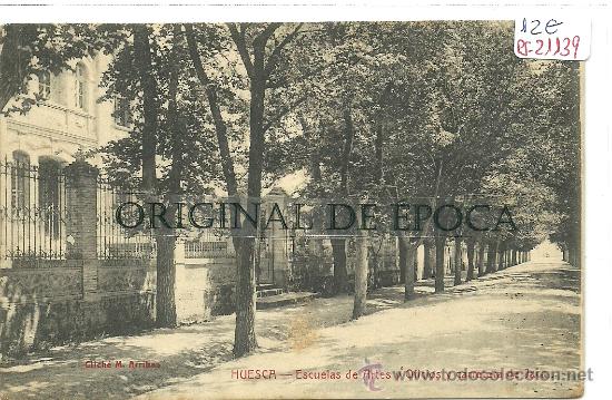 Postales: (PS-21139)POSTAL DE HUESCA-ESCUELAS DE ARTES Y OFICIOS Y CARRETERA DE JACA
