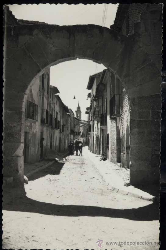 Postales: ALCOLEA DE CINCA (HUESCA).- PORTAL DE LA CALLE DE ARRIBA