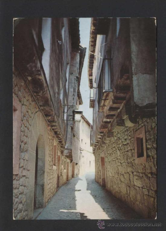 Postales: Albarrac&iacute;n *Calle Portal...* Ed. Arribas n&ordm; 12. Circulada 1970.