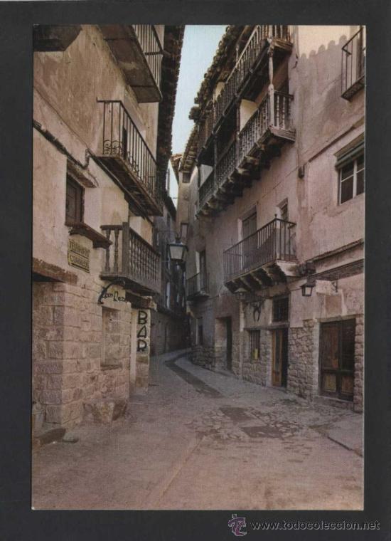 Postales: Albarrac&iacute;n *T&iacute;pica calle...* Ed. Sicilia n&ordm; 10. Gofrada. Nueva.