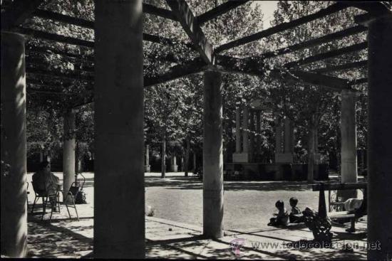 Postales: HUESCA.- PARQUE MUNICIPAL-P&Eacute;RGOLAS - Foto 1
