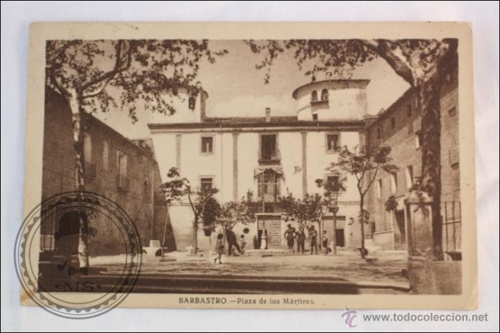 Postcards: Postal antigua animada Barbastro. Plaza de los M&aacute;rtires - Edita Mois&eacute;s - Circulada. Fechada en 1942