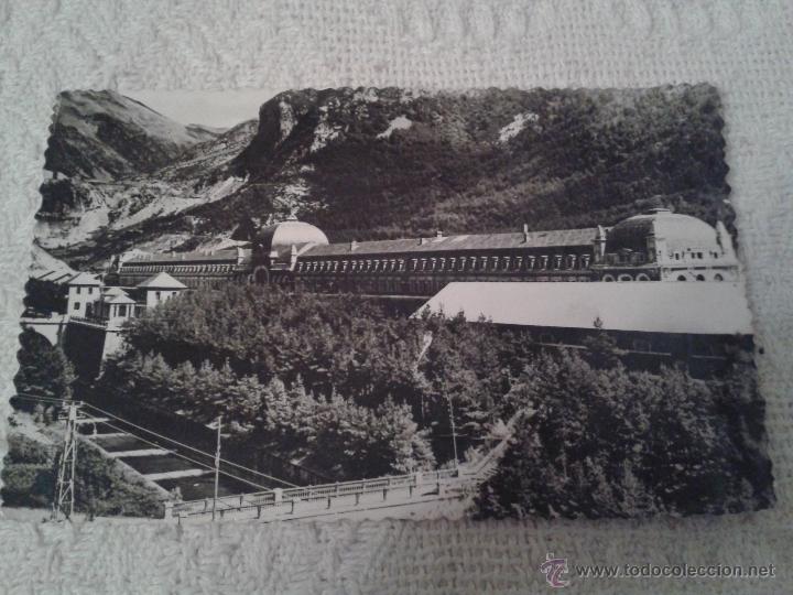 Postales: POSTAL DE CANFRANC. ESTACION INTERNACIONAL Y RIO ARAGON. A&Ntilde;O 1.958. CIRCULADA