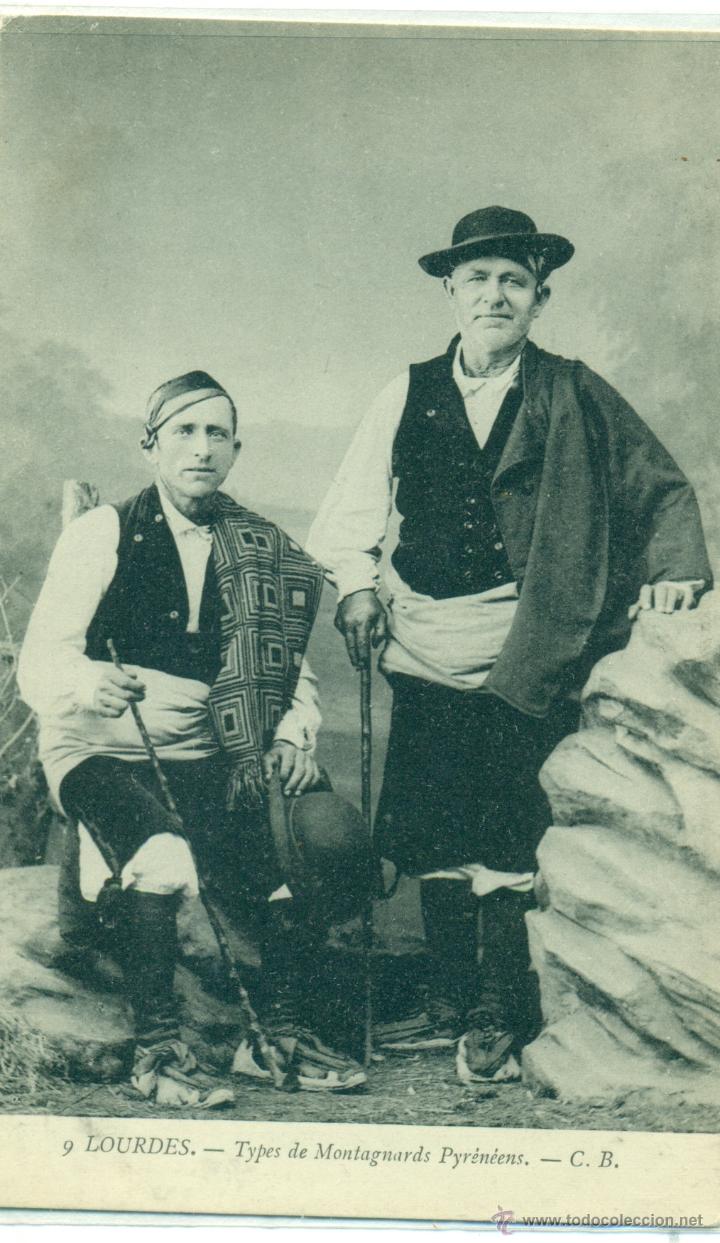 Postcards: PIRINEOS. DOS MONTA&Ntilde;ESES CON TRAJES TIPICOS. HACIA 1900. FOTO CANTALOUP.