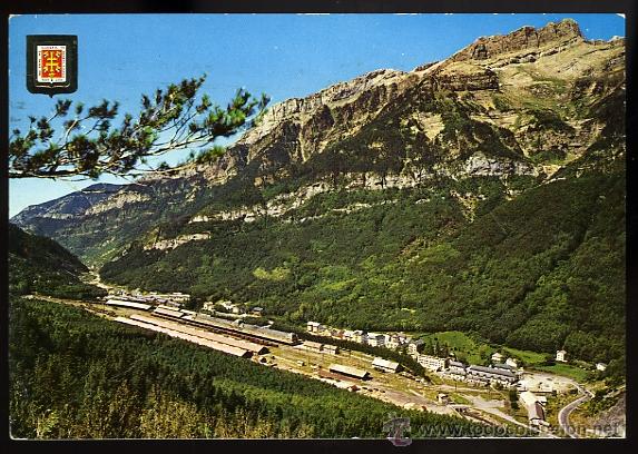 Postales: N&ordm; 1678 Vista del Pico del &Aacute;guila. Estaci&oacute;n de Canfranc. Pirineo Aragon&eacute;s. Comercial Escudo de Oro.