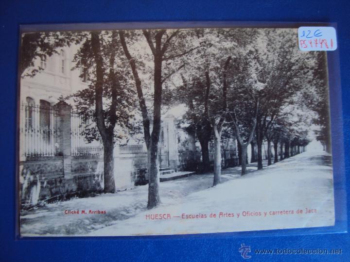 Postkarten: (PS-47481)POSTAL DE HUESCA-ESCUELAS DE ARTES Y OFICIOS Y CARRETERA DE JACA
