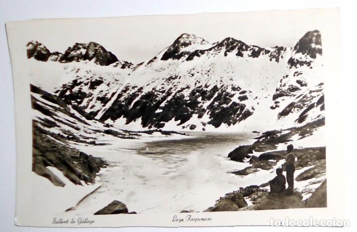 Postales: POSTAL ANTIGUA 1956 LAGO RESPUMOSO SALLENT DE GALLEGO PIRINEO ARAGONES. ESCRITA. PERSONAS