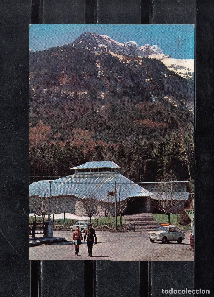 Postales: 58 - CANFRANC - IGLESIA. AL FONDO, PE&Ntilde;A BLANCAS 2135 MTS.