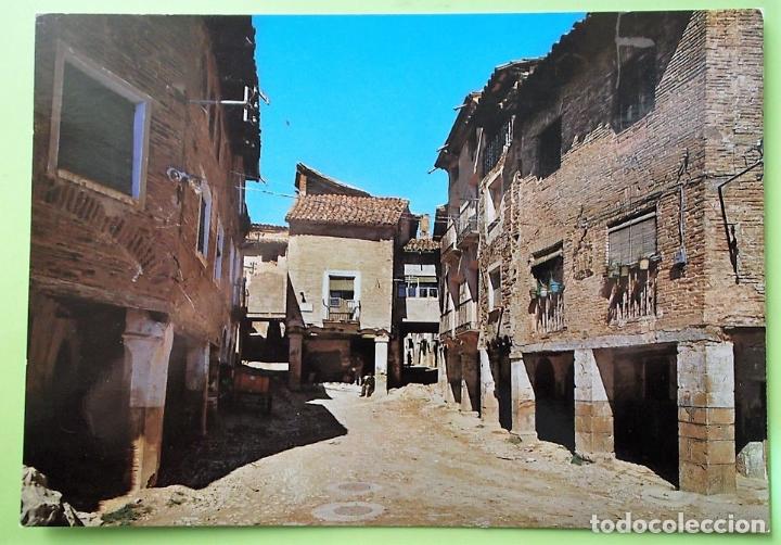 Postales: Alqu&eacute;zar. 7 Plaza Mayor y Merado moruno. Ed. Sicilia. Nueva. Color