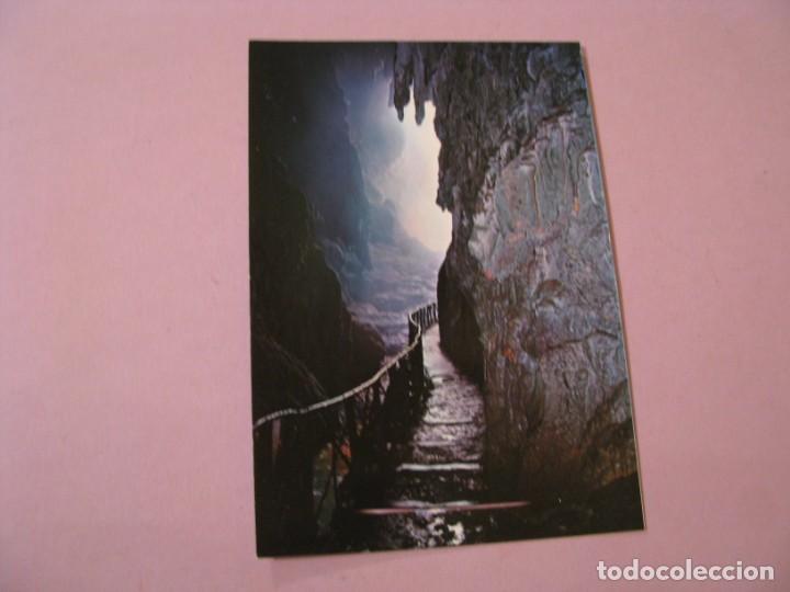 Postales: MONASTERIO DE PIEDRA. ACCESO AL INTERIOR DE LA GRUTA IRIS. ED. SICILIA.