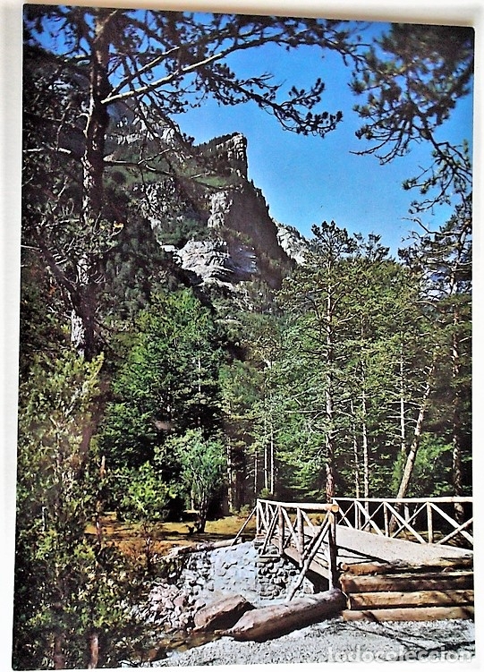 Postales: Parque Nacional de Ordesa. 44 Puente r&uacute;stico sobre el r&iacute;o Arazas. Al fondo, La Proa. Ed. Sicilia. Nu