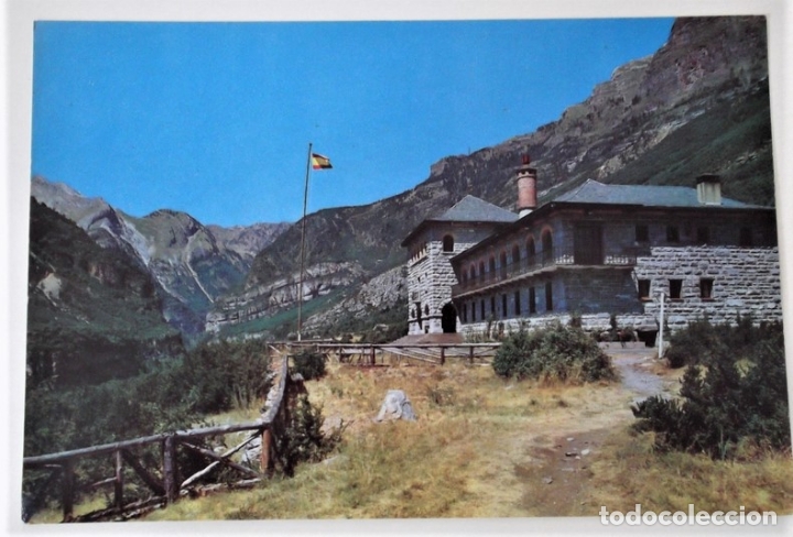 Postales: Parque Nacional de Ordesa. 555 Parador Nacional. Al fondo La Tendenera. Ed. Sicilia. Nueva. Color