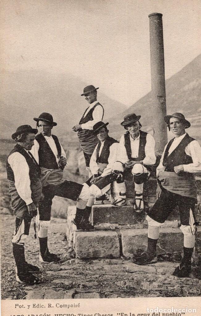 Postales: alto-arag&oacute;n. hecho. tipos chesos. en la cruz del pueblo