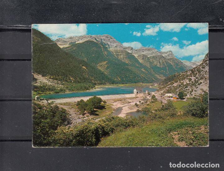 Postales: N&ordm; 33. CALLE DE PINETA. PRESA Y R&Iacute;O CINCA. AL FONDO, MACIZO DE MONTE P&Eacute;RDIDO