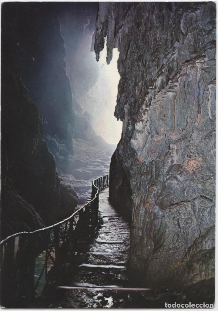 Postales: N&ordm; 5-ZARAGOZA. Monasterio de Piedra. Acceso al interior de la Gruta Iris. Sin circular. Ed. SICILIA