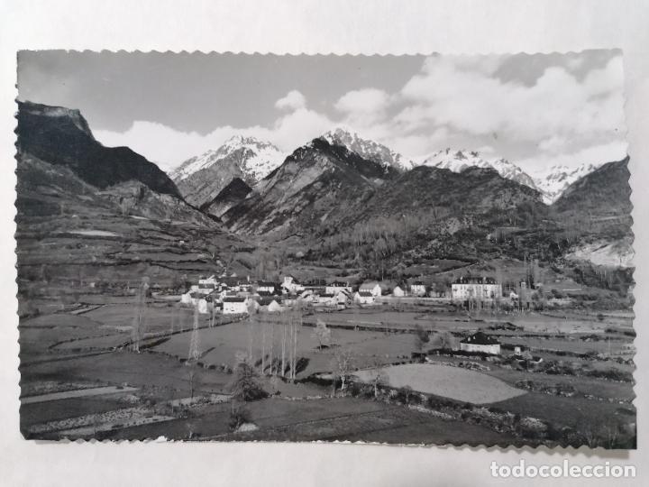 Postales: POSTAL EL PUEBLO DE JACA, VALLE DE TENA, VISTA GENERAL Y EL VALLE, A&Ntilde;O 1960