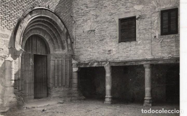 Postkarten: Albalate de Cinca. 10 Puerta de la Iglesia