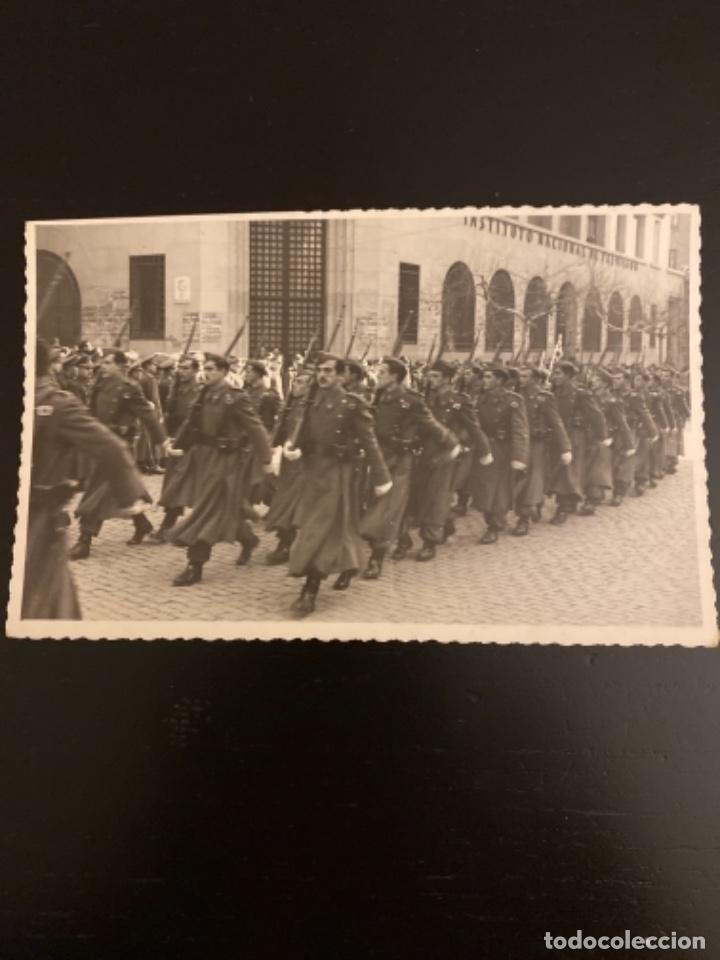 Cartes Postales: 5 - tarjeta postal militar fotograf&iacute;a Marin Chivite Desfile Infanteria A&ntilde;os 40 Zaragoz