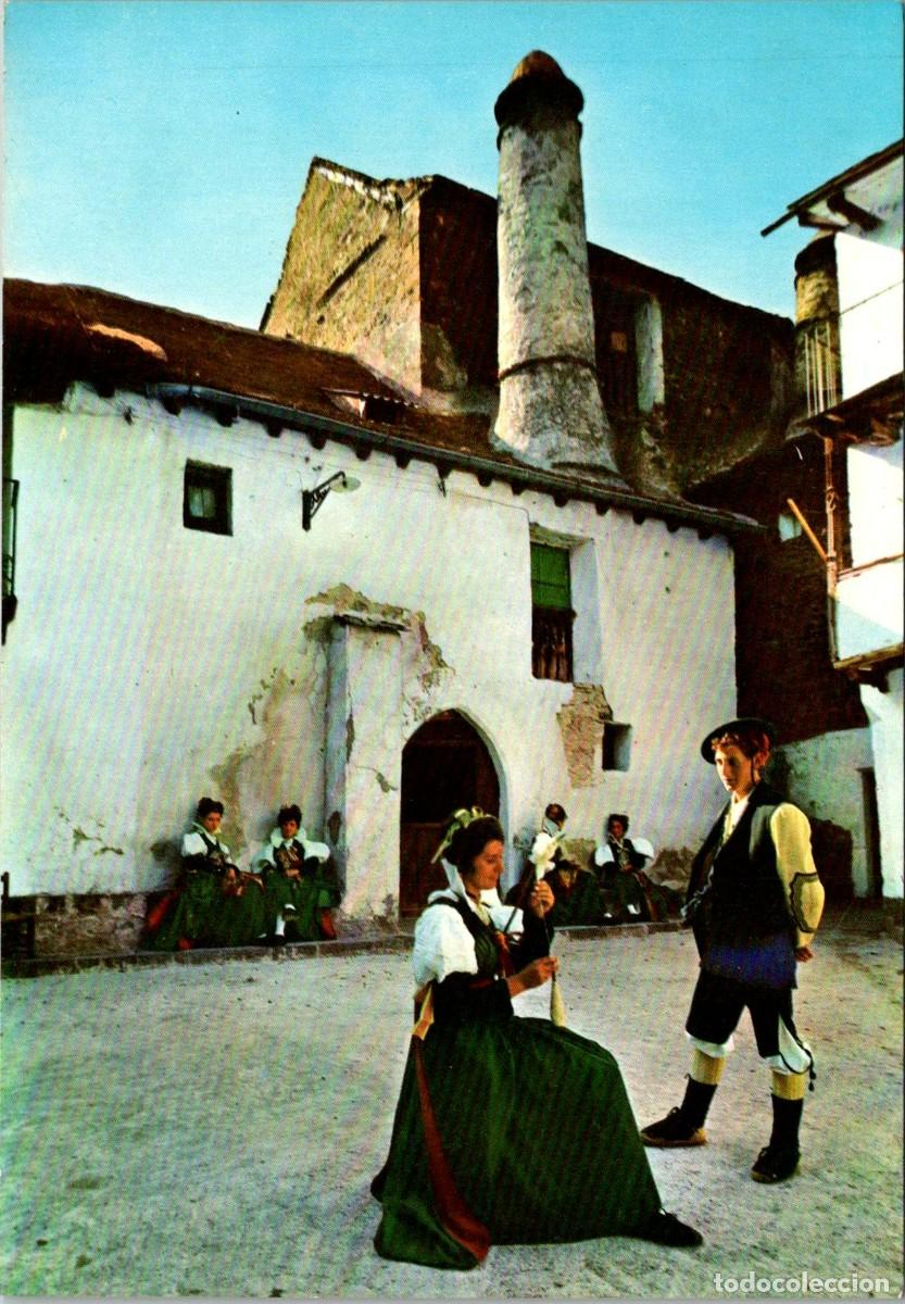 Postales: Hecho (Pirineo Aragon&eacute;s) - Trajes t&iacute;picos - Ed. Sicilia n&ordm; 690 - 150x105mm aprox