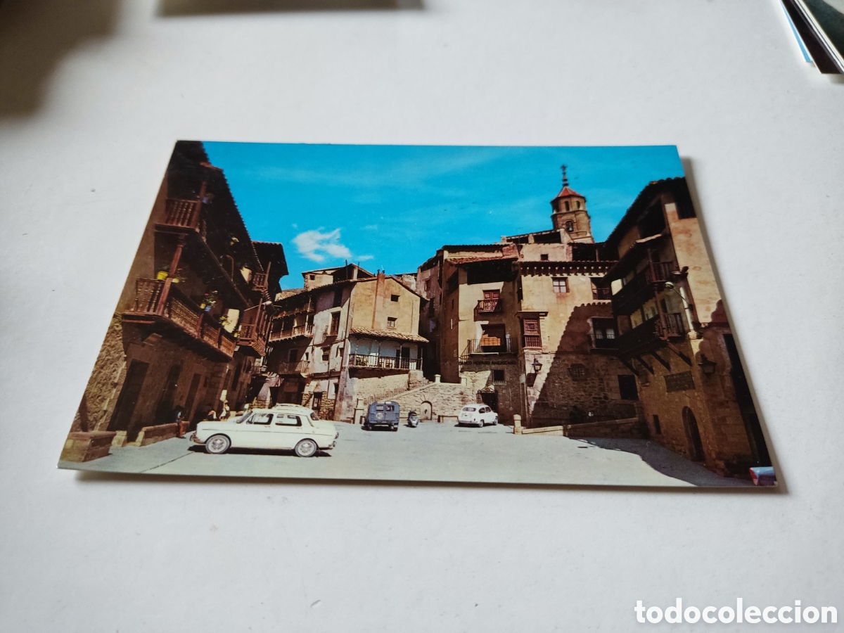 Cartes Postales: Postal Albarrac&iacute;n moto Vespa aparcada