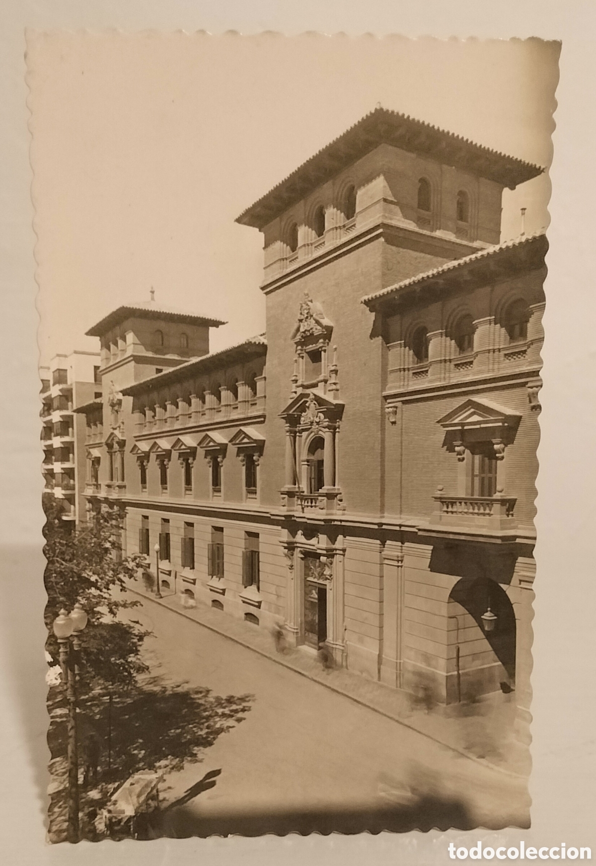 Postales: Huesca, edificio de la delegaci&oacute;n de Hacienda - Foto 1