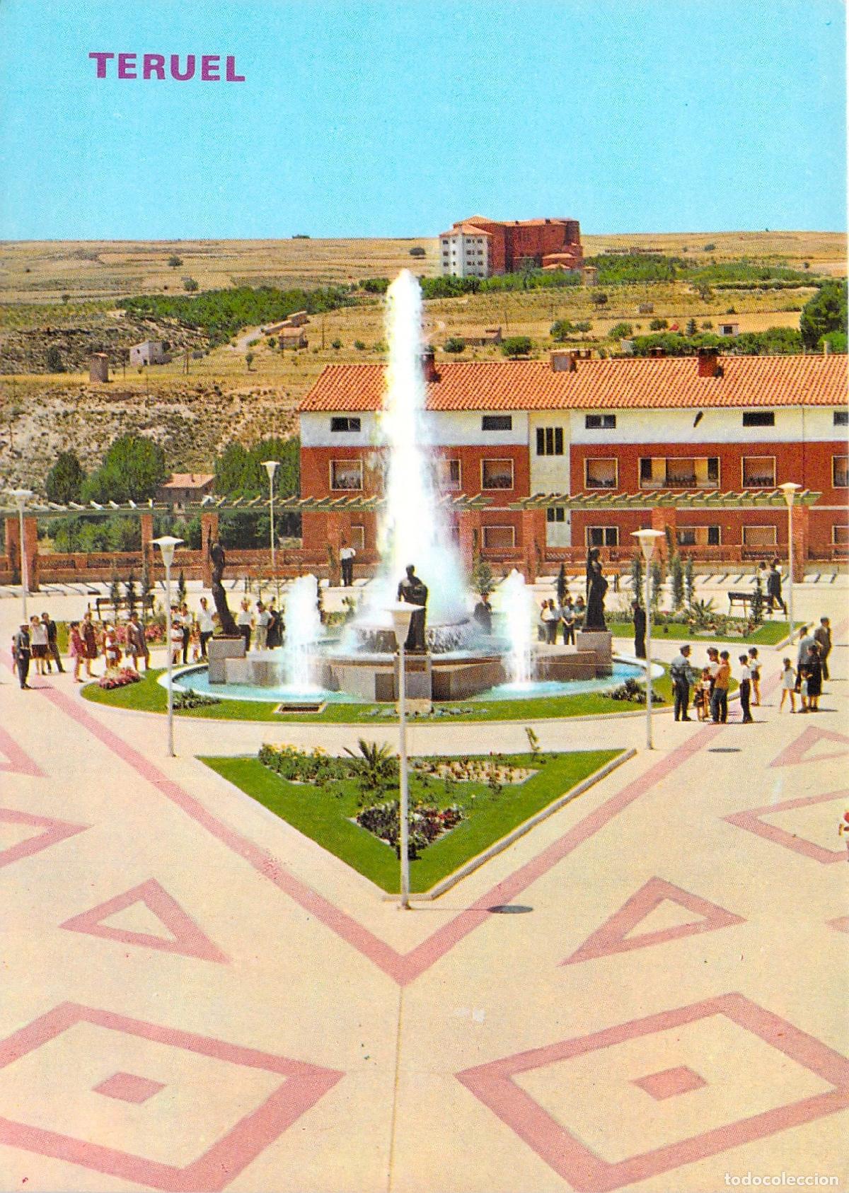 Postales: Postal de Teruel con Fuente Luminosa en la Plaza