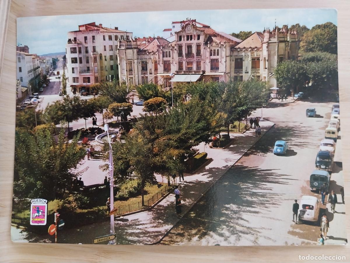 Postales: HUESCA PLAZA DE NAVARRA ED PAPELERA OSCENSE 2010 SC ORIGINAL ANIMADA SEAT 600
