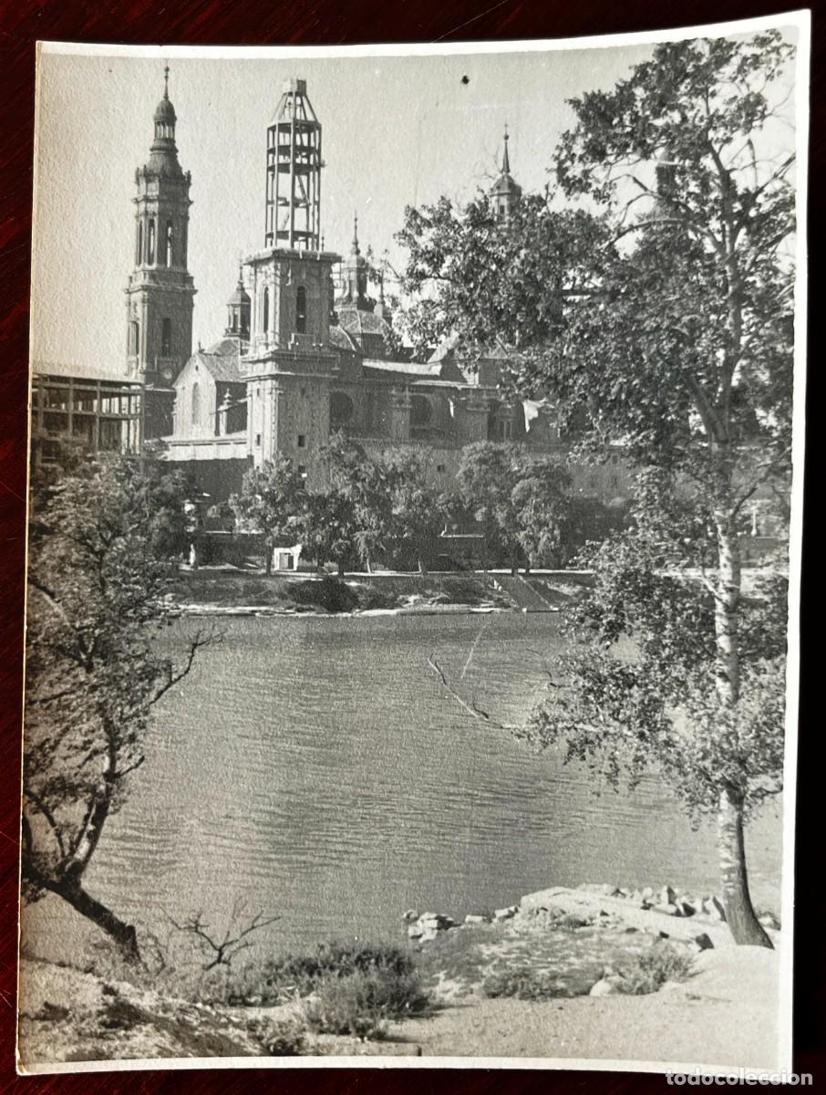Postales: Fotografia de El Pilar de Zaragoza con la segunda torre en plena construcci&oacute;n, mide 11,8 x 8,8 cms.