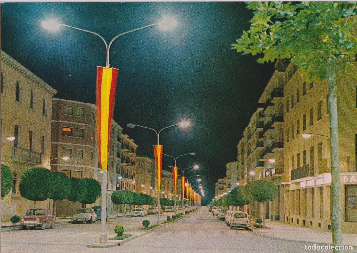 Postales: EJEA DE LOS CABALLEROS /ZARAGOZA) AVDA.DE COSCULLUELA, VISTA NOCTURNA &ndash; FOTOCOLOR SAMPER &ndash; S/C