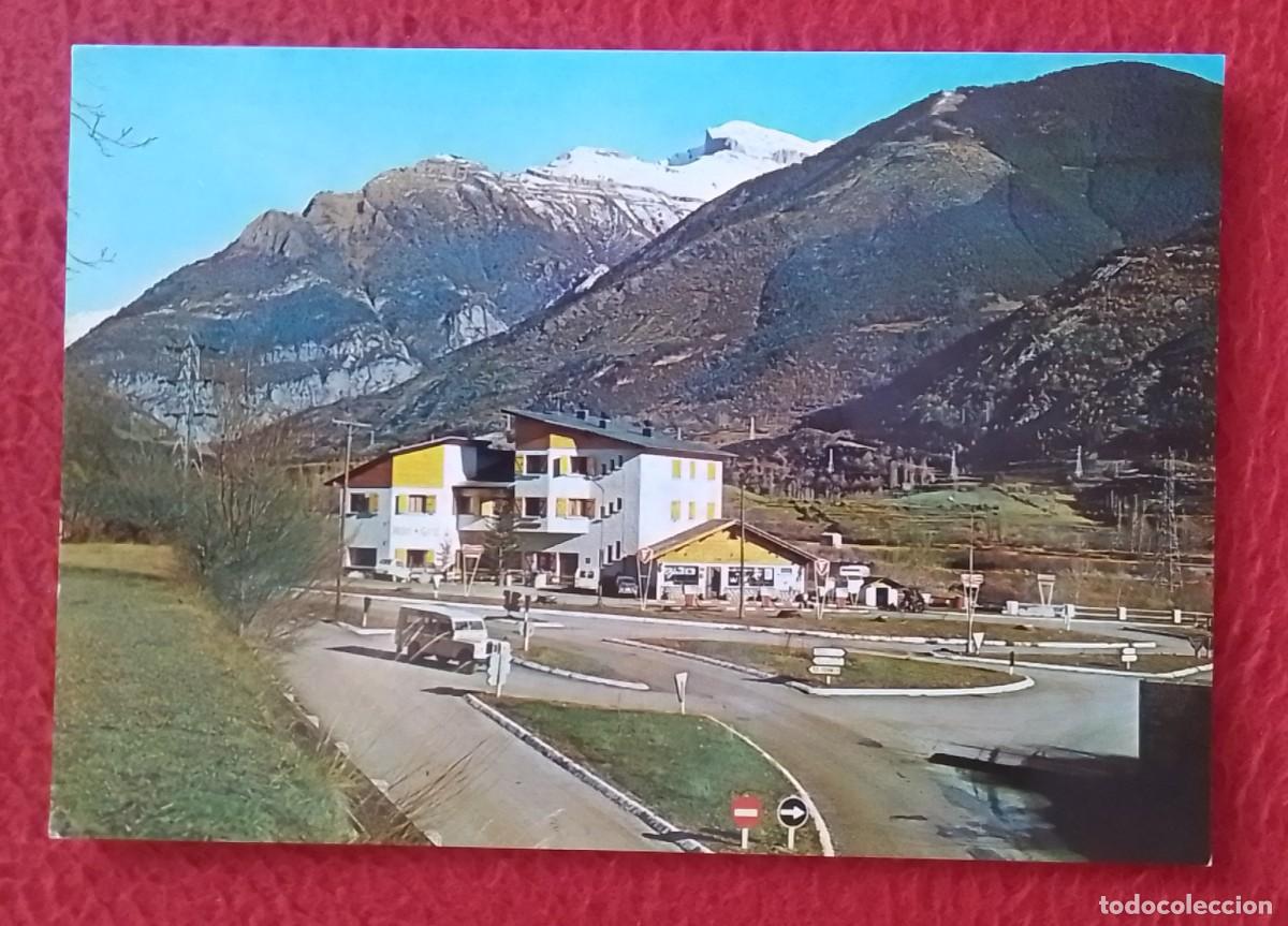 Postales: ANTIGUA POSTAL POST CARD ESPA&Ntilde;A SPAIN BIESCAS HUESCA HOTEL GIRAL Y ESTACI&Oacute;N SERVICIO, LAND ROVER ?..