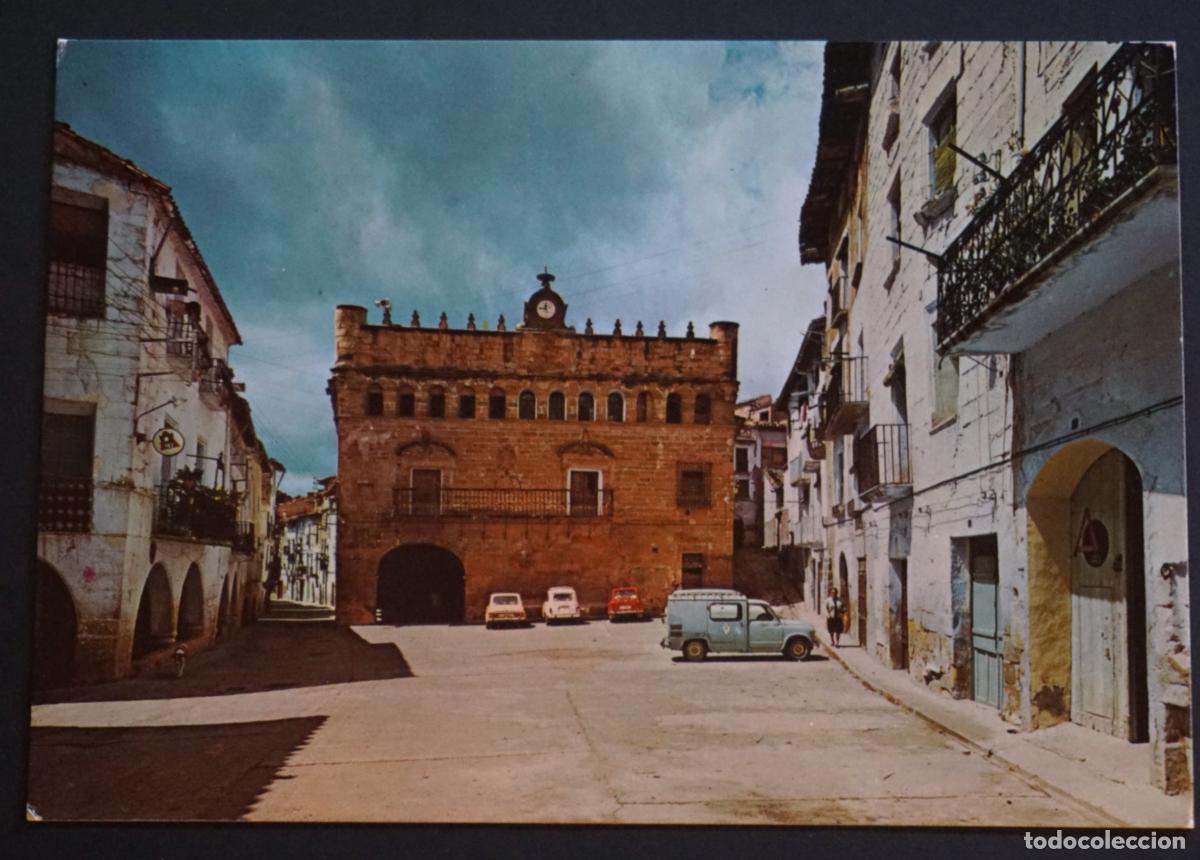 Postales: La Fresneda (Teruel), plaza Mayor y Ayuntamiento. Postal sin circular editada el a&ntilde;o 1972