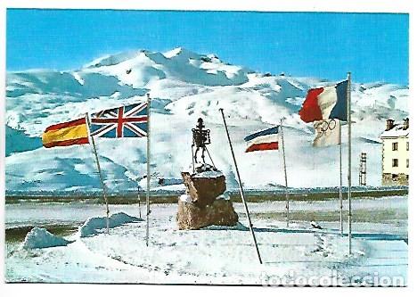 Postales: ESTACION INVERNAL DE FORMIGAL, MONUMENTO AL ESQUIADOR Y PISTAS TRES HOMBRES.- SALLENT DE GALLEGO