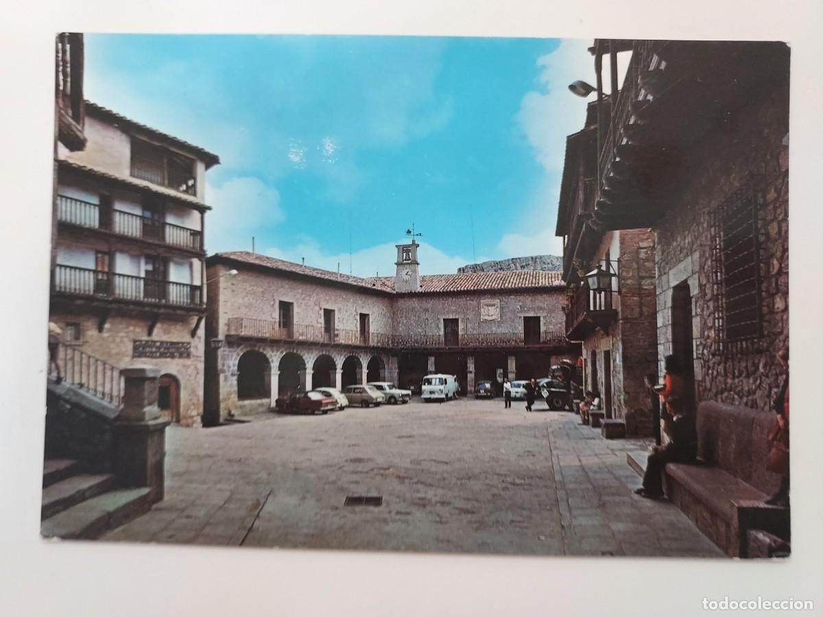 Cartoline: POSTAL ALBARRACIN PLAZA DEL GENERALISIMO. 1972. SIN CIRCULAR. TERUEL