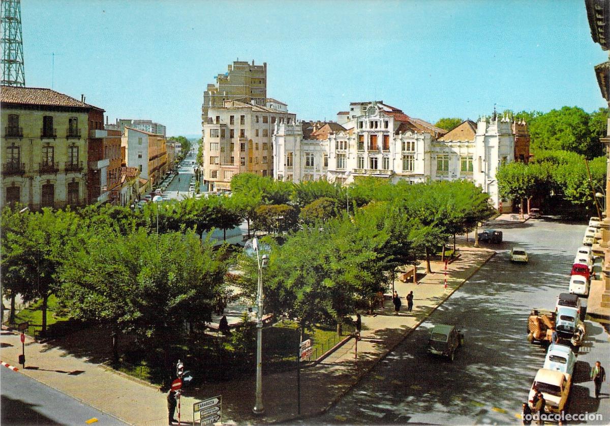 Postales: Postal de la Plaza de Navarra con el C&iacute;rculo Oscense en Huesca