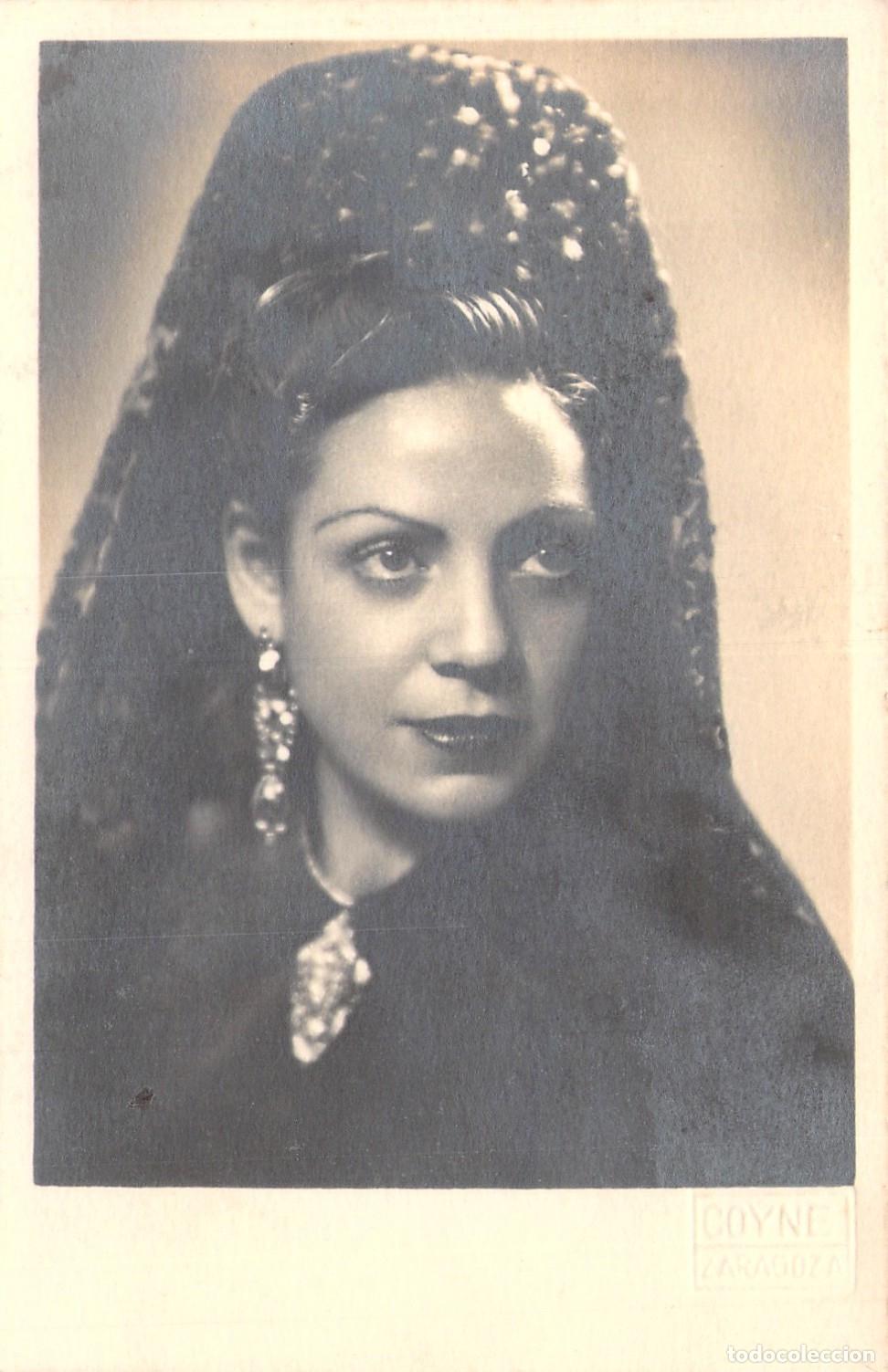 Postales: Postal de mujer espa&ntilde;ola con mantilla y peineta, fotograf&iacute;a Coyne