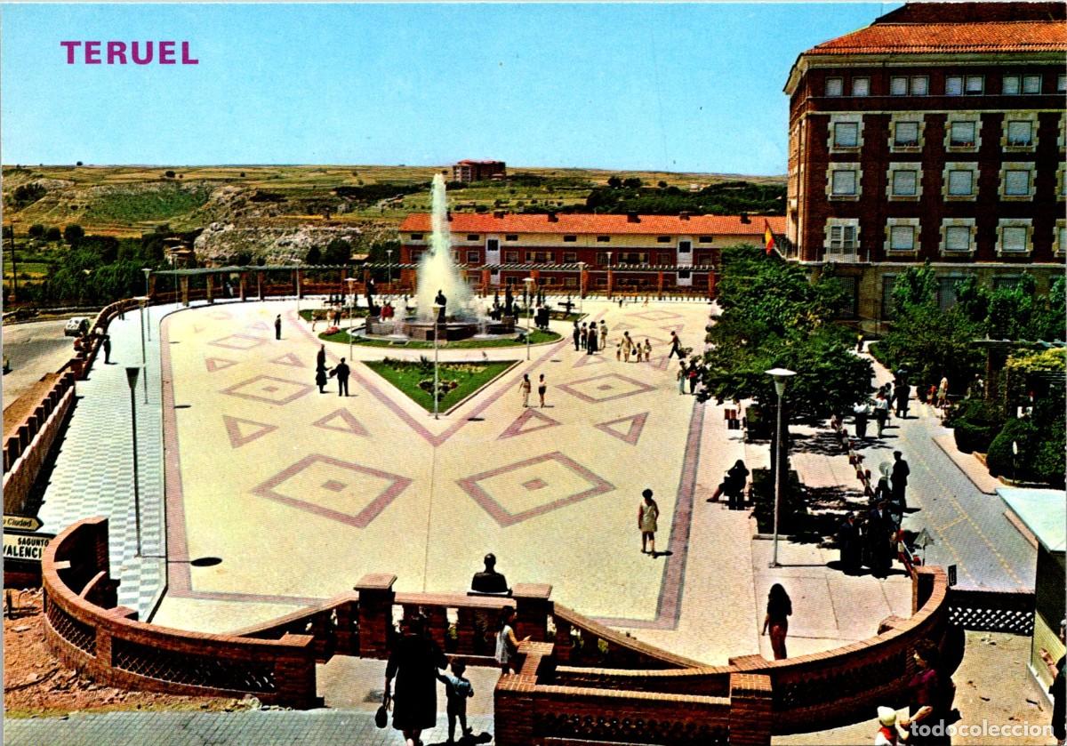 Postales: Teruel - Glorieta con la nueva fuente luminosa - Par&iacute;s 657 - 146x102mm - Se&ntilde;ales: Sagunto - Valencia