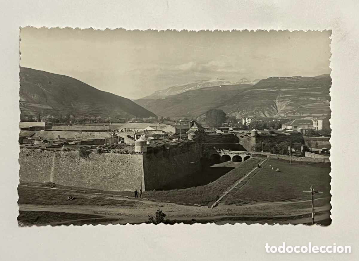 Postales: JACA (Huesca) Postal No.7 La Ciudadela y los Pirineos al fondo. Ed.,Centro de Iniciativas y Turismo