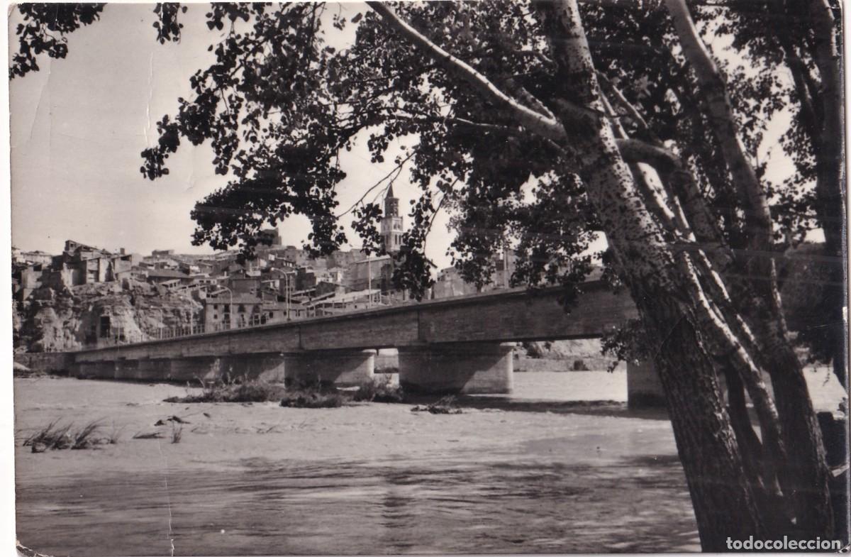 Postales: 34 Fraga Huesca. Puente sobre rio Cinca y vista parcial. Daniel Arbones. Circulada 1963