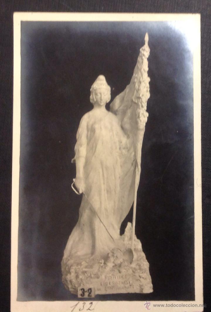 Postales: POSTAL FOTOGR&Aacute;FICA ESCULTURA ALEGOR&Iacute;A REP&Uacute;BLICA. FRANCE LIBERATRISE DE L'HUMANIT&Eacute;.