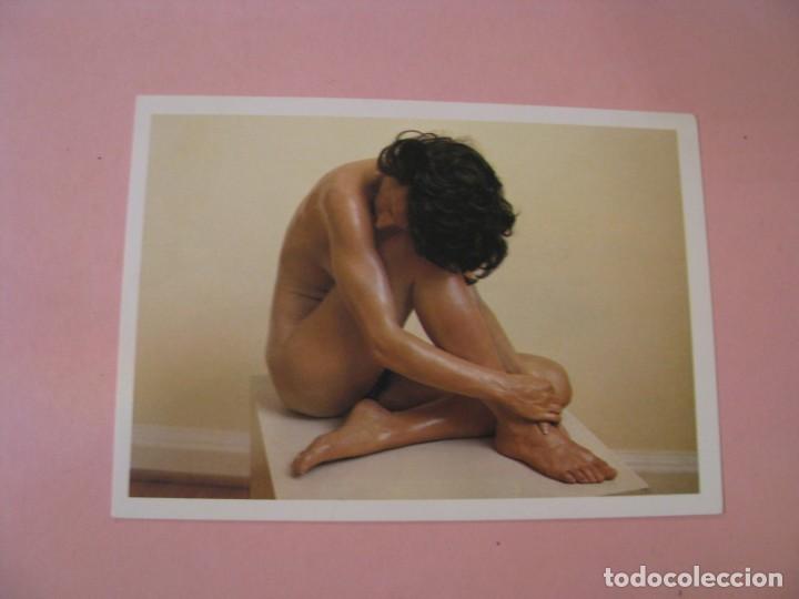 Postcards: OBRA DE ESCULTOR JOHN DE ANDREA. MODEL IN REPOSE. 1981.