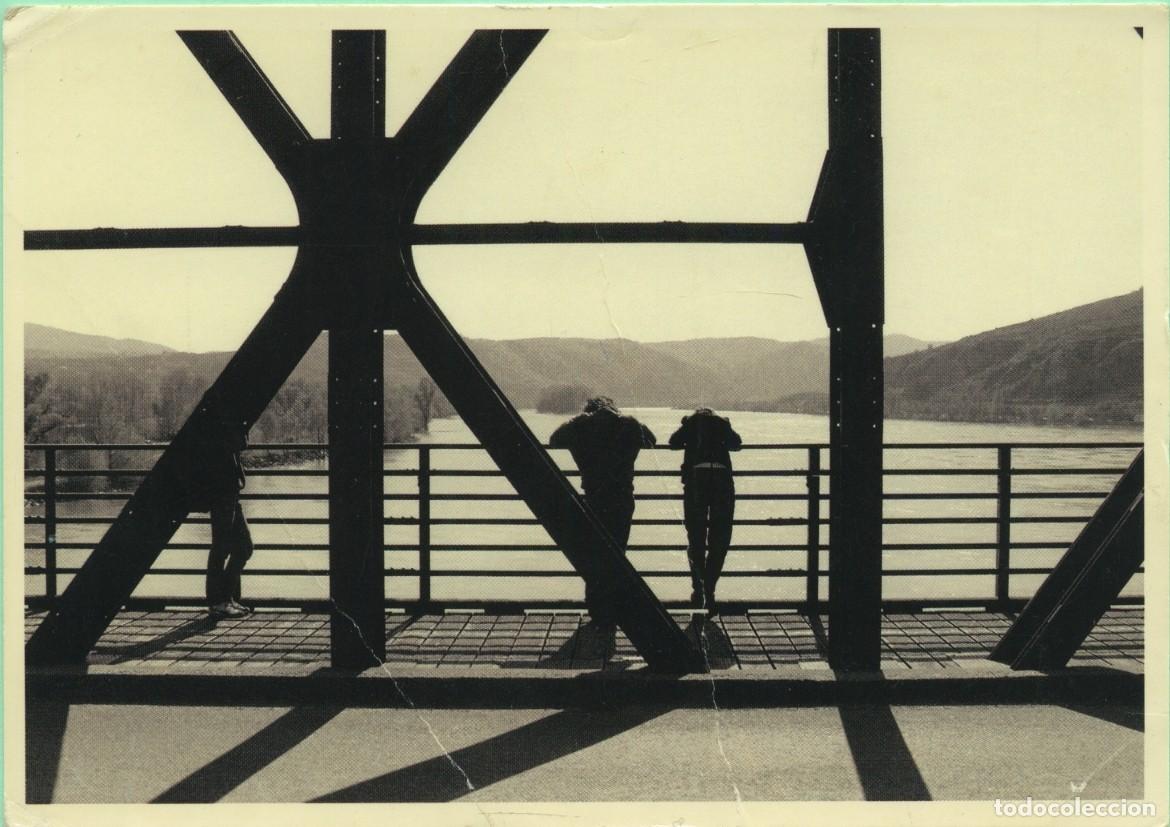 Postales: N&ordm; 007-Amor que se fue r&iacute;o abajo. Foto. Erich Leonhard. 1988.