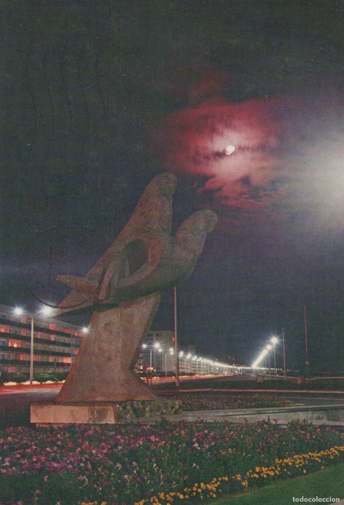 Postales: France Saint Jean de Monts Sculpture Moderne Esplanade de la Mer Nuit *YAG195