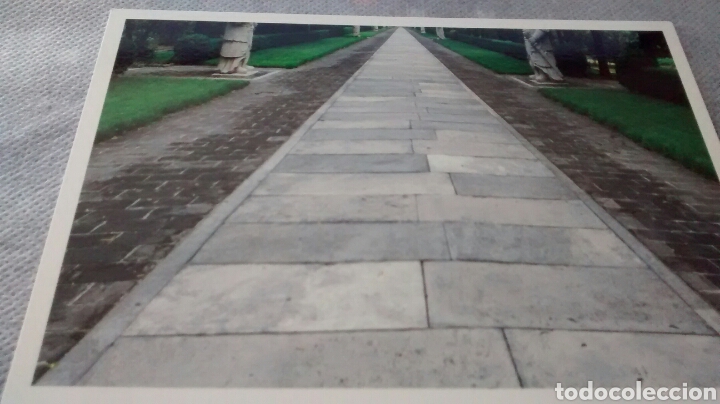 Postales: INSIDE A TRIANGLE (BEIJING, CHINA 2011) CLAUDE CLOSKY. SIN CIRCULAR. - Foto 1