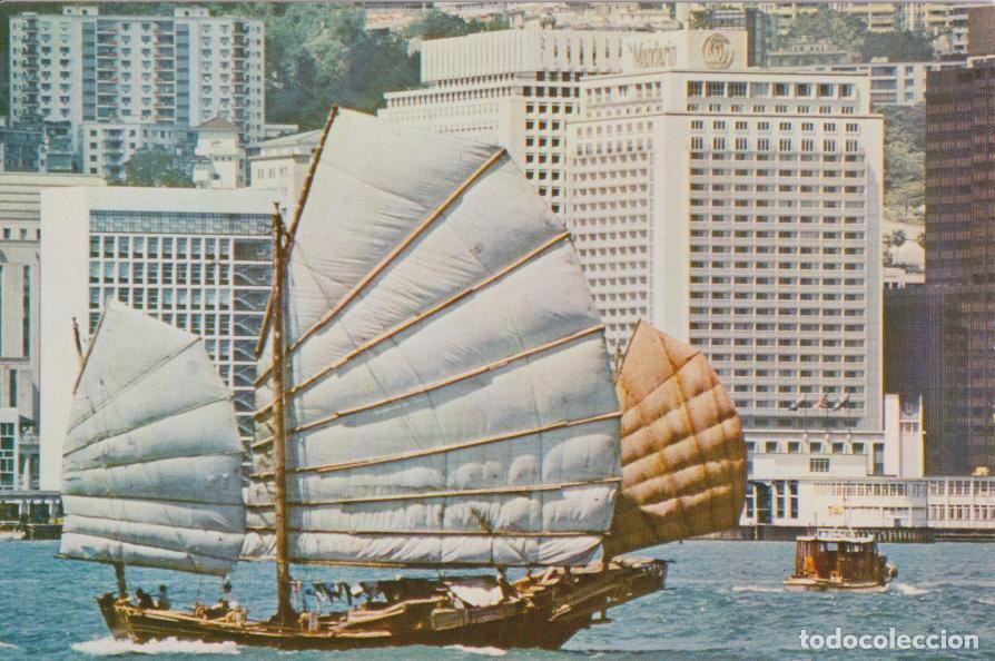 Postales: CHINA, JUNCO TRADICIONAL NAVEGA FRENTE THE MANDARIN - PHOTO: MARTIN POLLARD - S/C