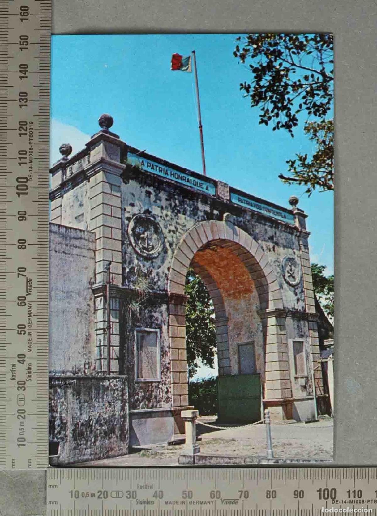 Postales: POSTAL. The Border Gate Separating Macao from the China Mainland