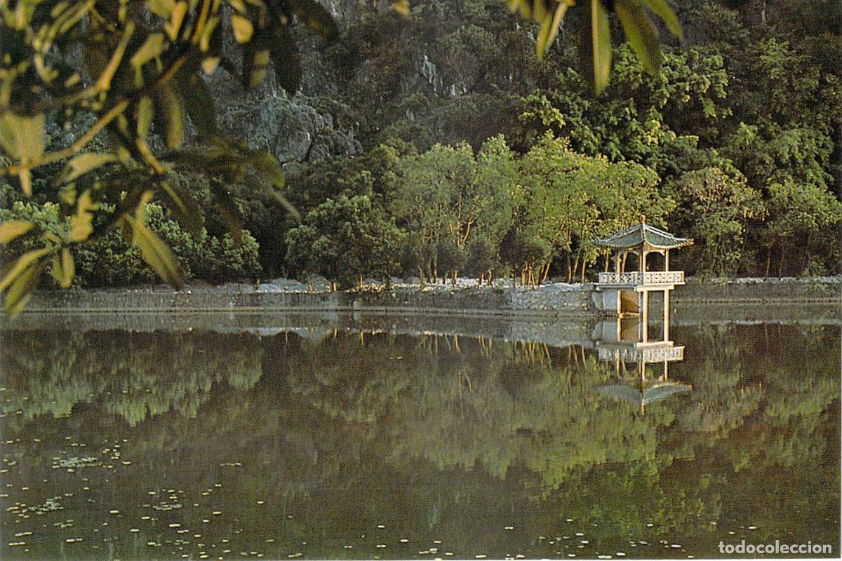 Postales: Postal de Pabell&oacute;n y Reflejo en el Lago de la Estrella, China