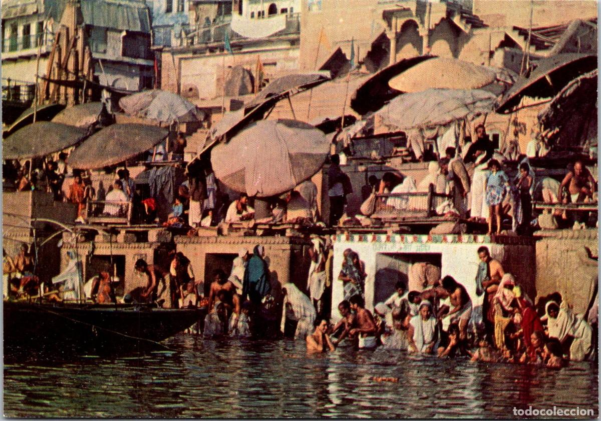 Postales: India - Bathing at Ghat Varanasi - Ba&ntilde;arse en Ghat Varanasi (Ganges) - 150x105mm