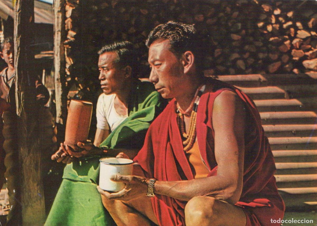 Postales: India Angami Tribe Men in Traditional Dress With Mug Unposted *YAM633