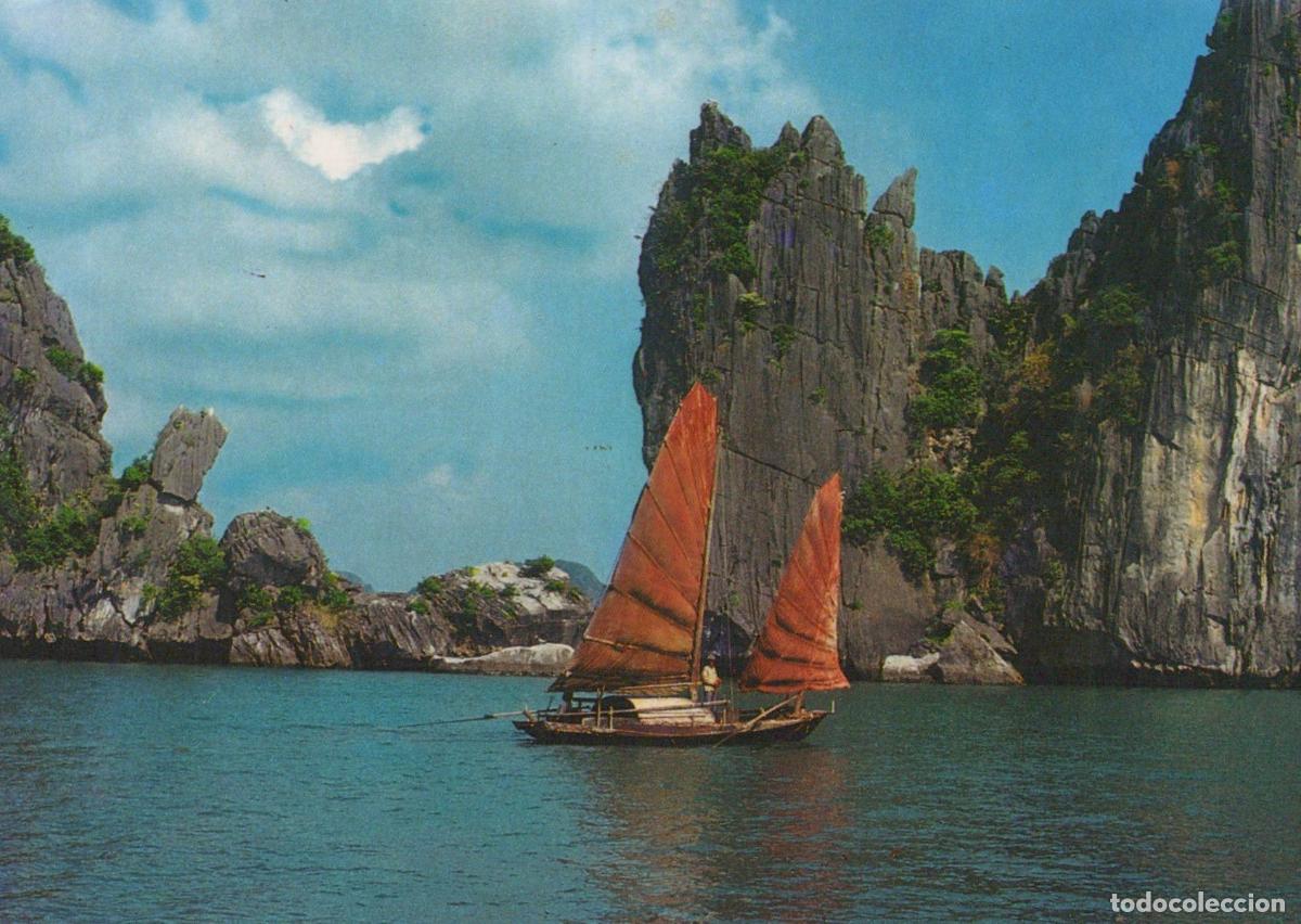 Postales: Vietnam Ha Long Bay Junk Boat With Red Sails Karst Landscape *YBB303